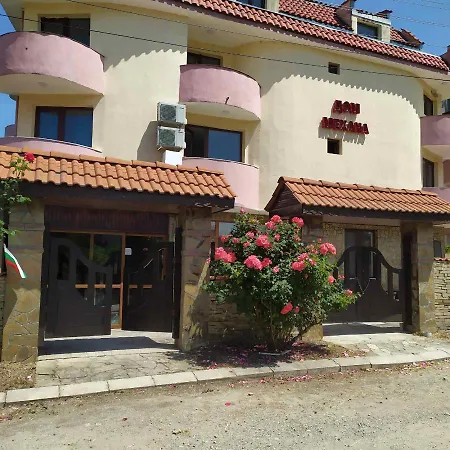 валена град 3* チェルノモレツ