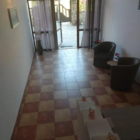 ゲストハウス валена град 3*