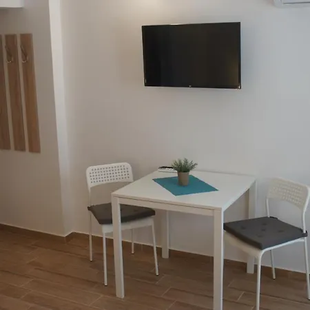 ゲストハウス валена град 3*