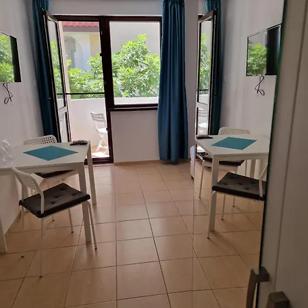 валена град ゲストハウス 3*