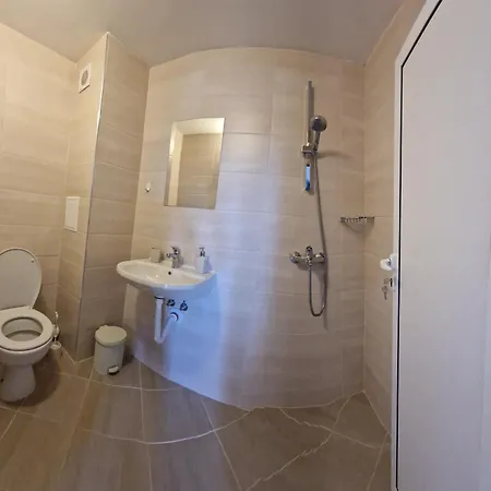 валена град ゲストハウス