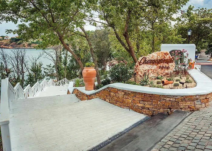 Konukevi валена град